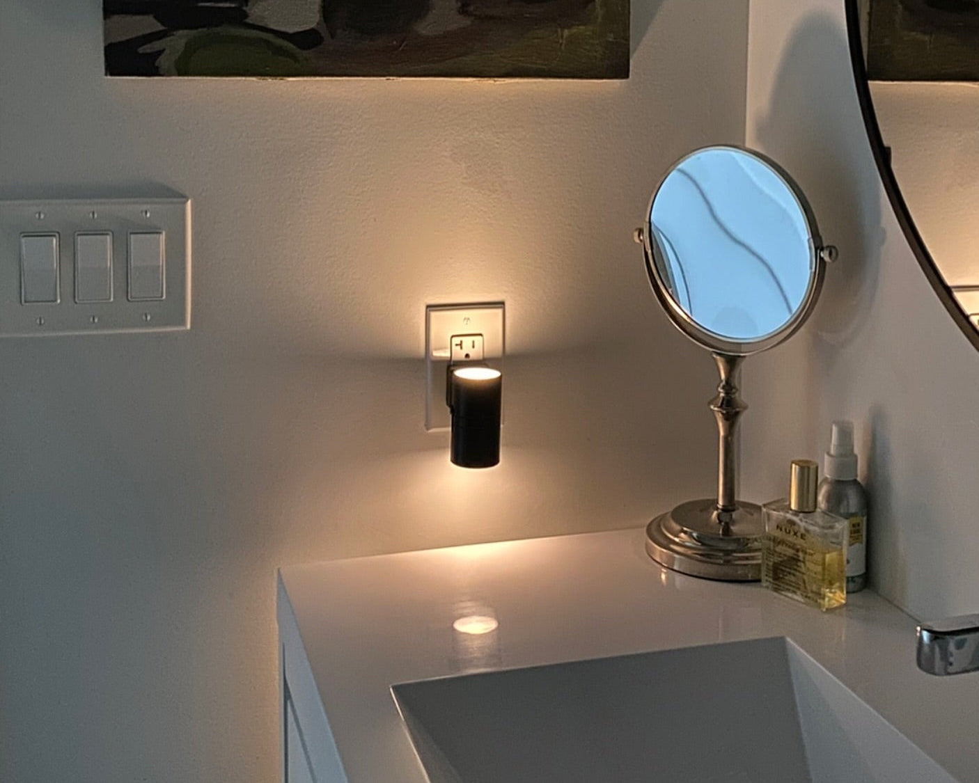 Nora™ – Dimbar vägglampa med skymningssensor